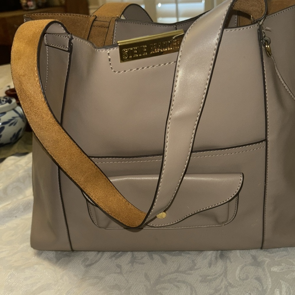 Steve Madden tote . Neutral beige . Vegan